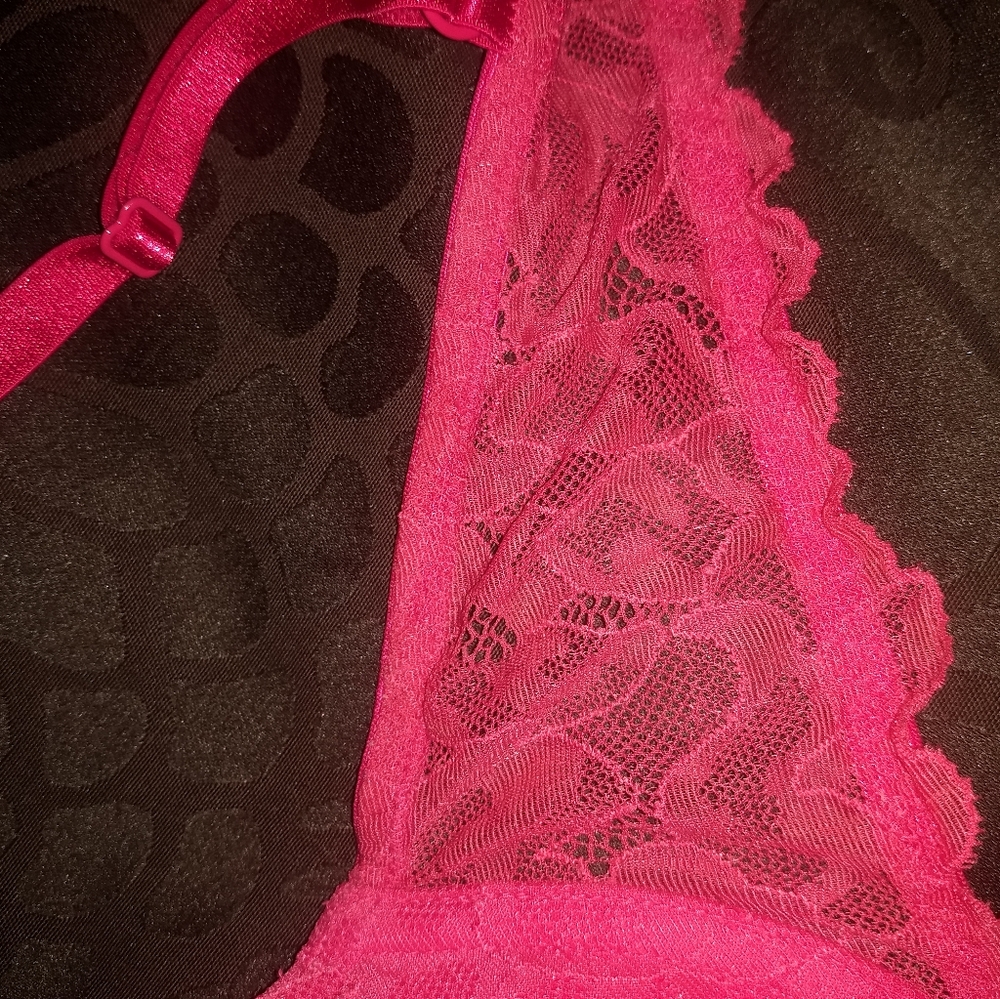 Victoria Secret Bra - Picture 5 of 6
